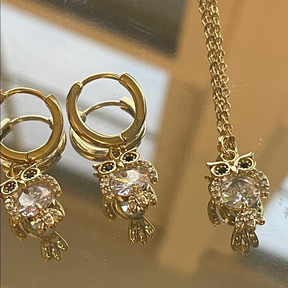 Owl necklace and earrings set Crystal Sparkling Accents, Charming and dainty
